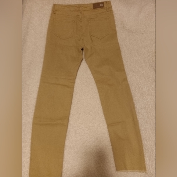 NWOT Khaki Jeggology Distressed Jeans - Picture 3 of 3